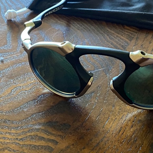 Oakley Polarized Madman Special Edition Sunglasses in Brand New Condition - Picture 9 of 16